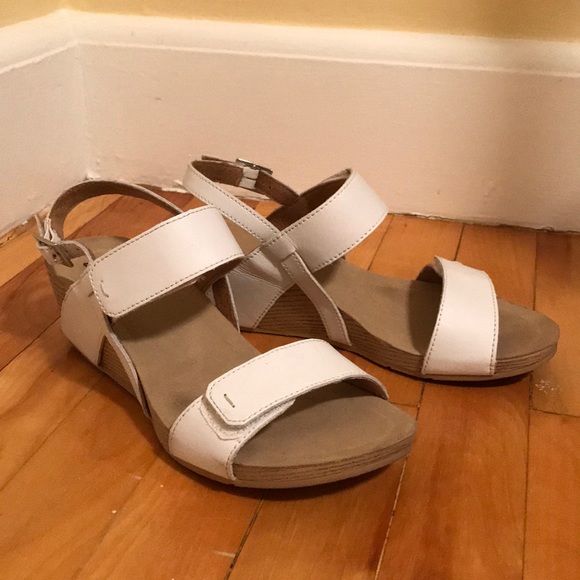 clarks sandals with velcro straps